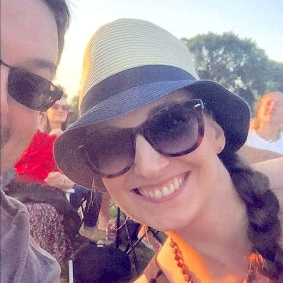 Meet your Posher, Janine - Picture 1 of 1